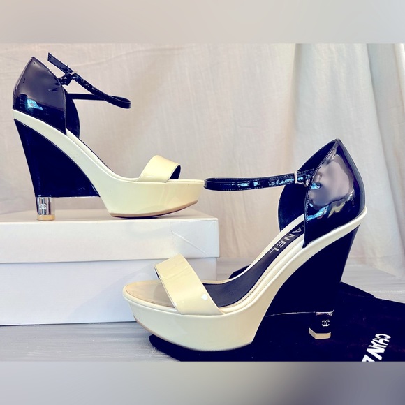 COPY - COPY - Authentic White/Dark Blue Platform Chanel Sandals Heels , Italy, … - Picture 1 of 10